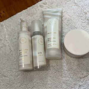 Bath & Body Works Milk Fragranced Sensitive Skin Skincare Set
